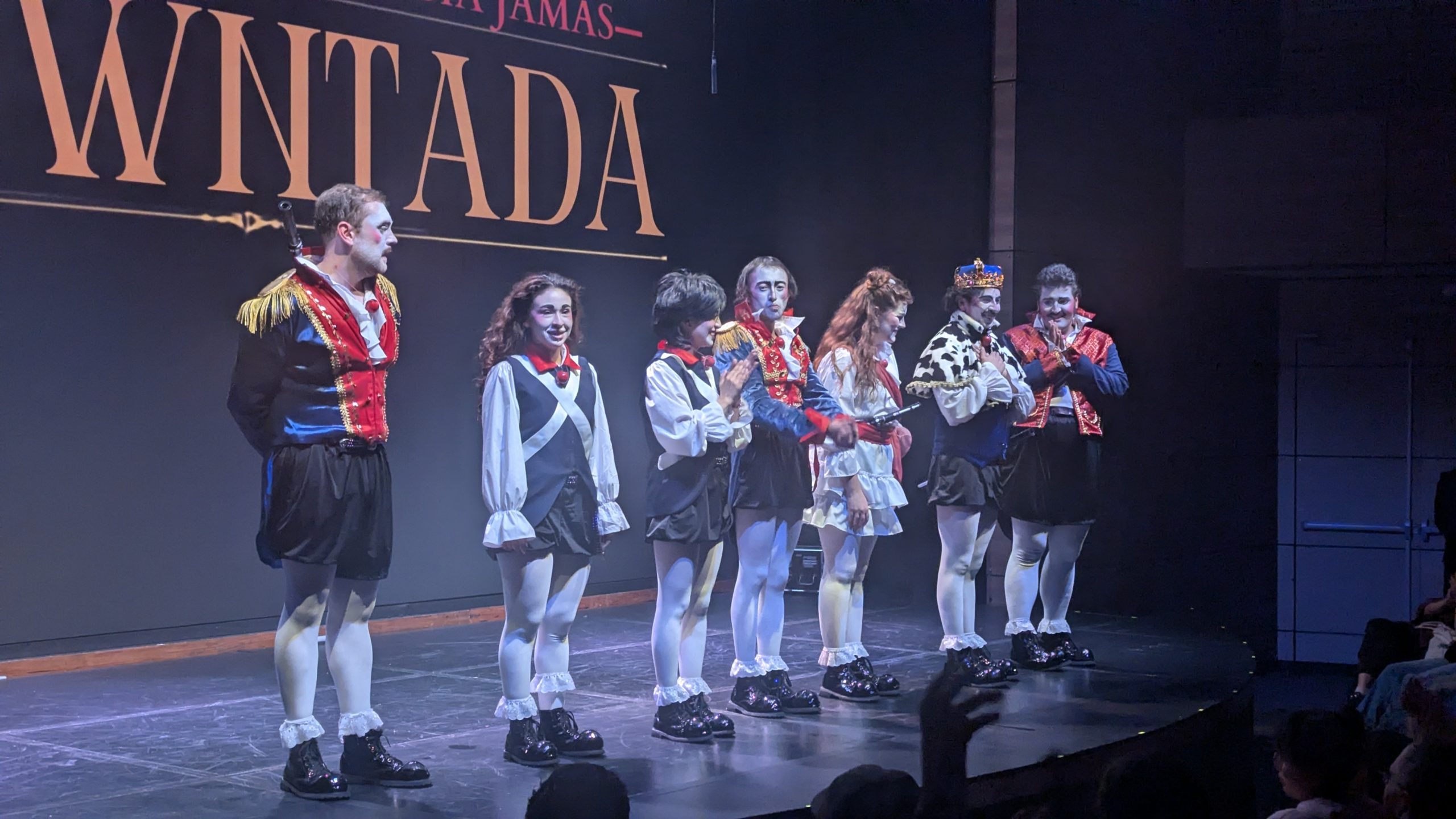 Elenco de La Historia de Colombia Jamás Clowntada de Átomos Teatro